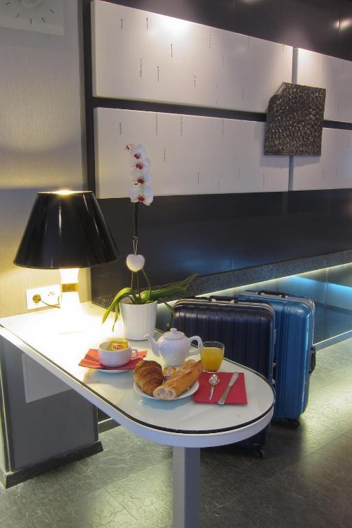 Camelia Hotel Paris Exterior photo